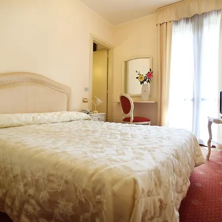 Nice Hotel Szálloda 3*
