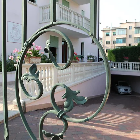 Nice Hotel Szálloda 3*